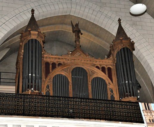 L'orgue de tribune est un Puget de 1909, révisé la dernière  fois en 1998.