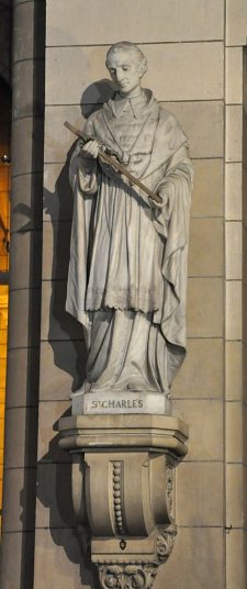 Statue de saint Charles Borrromée
