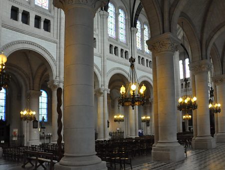 La nef vue depuis le bas-ct droit