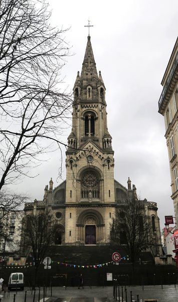 L'église vue depuis la place Maurice Chevalier
