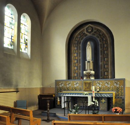 La chapelle de la Vierge dans le bas-côté droit La chapelle de la Vierge dans le bas-côté droit