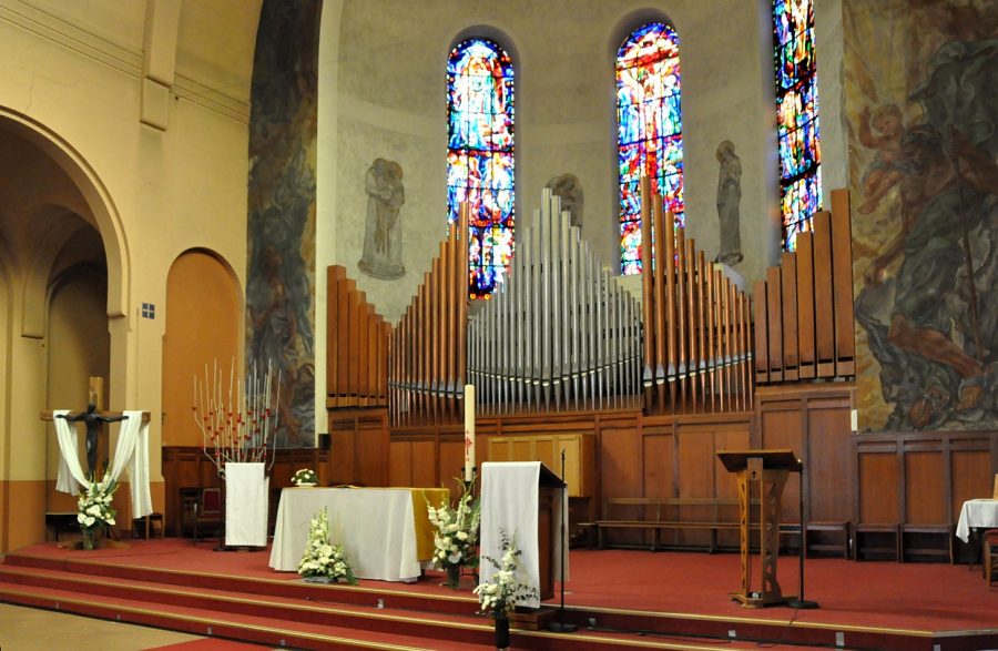 Le chœur de l'église SaintGabriel et son orgue, en partie CavailléColl. Le chœur de l'église SaintGabriel et son orgue, en partie CavailléColl.