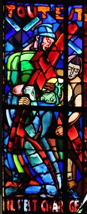 Jésus est chargé de la croix Jésus est chargé de la croix