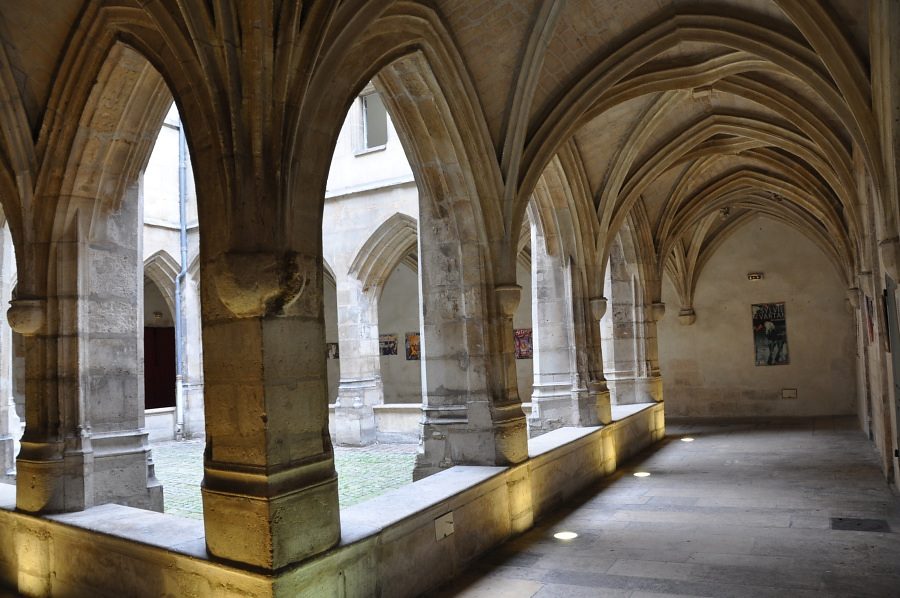 Vue générale du cloître des Billettes