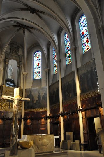 Le chur et son côté droit