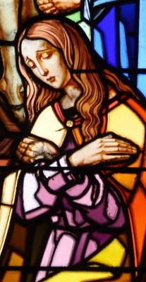 Marie-Madeleine, vitrail de la Crucifixion