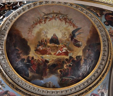 La coupole avec sa peinture «Le Triomphe de la Vierge»