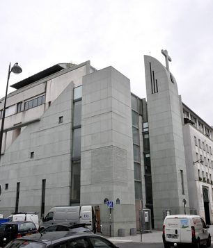 L'église et son profil très moderne