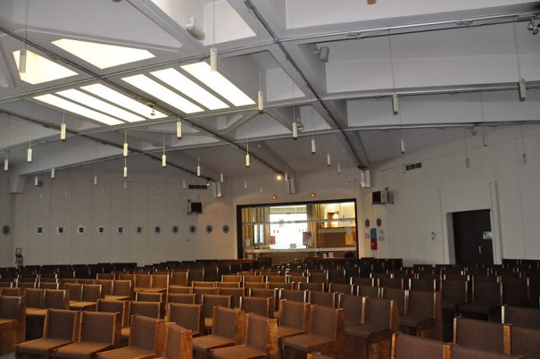 La nef de l'église vue du chœur