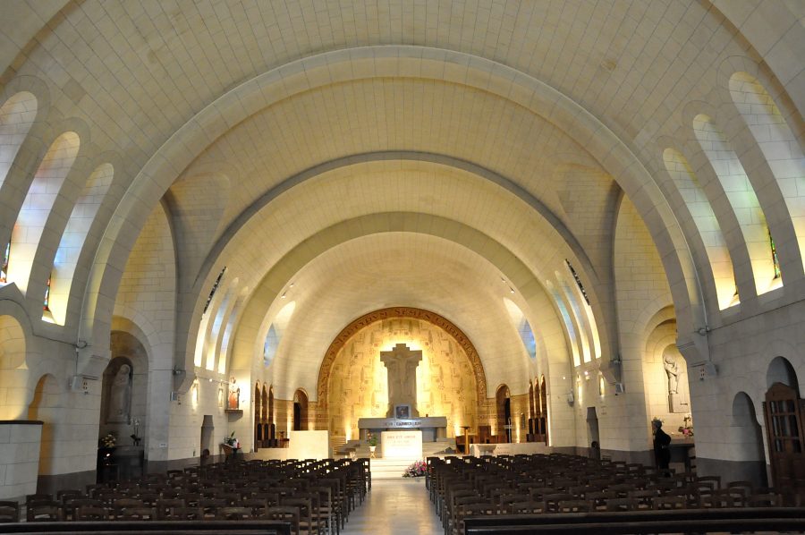 Vue d'ensemble de l'église Notre-Dame-des-Otages, Paris 20e
