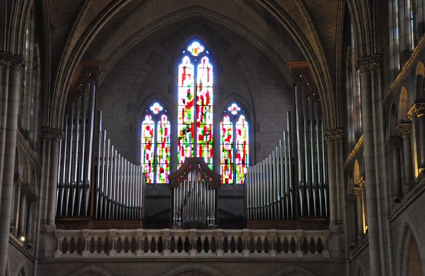 L'orgue de tribune est un Dargassies de 1994, révisé en 2004.