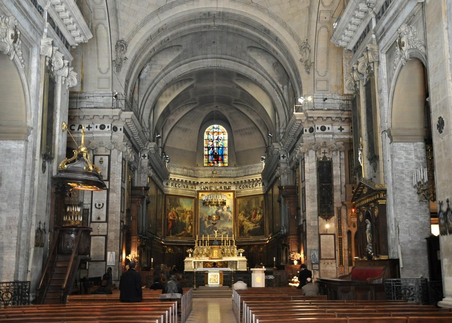 Vue d'ensemble de la nef et du chœur