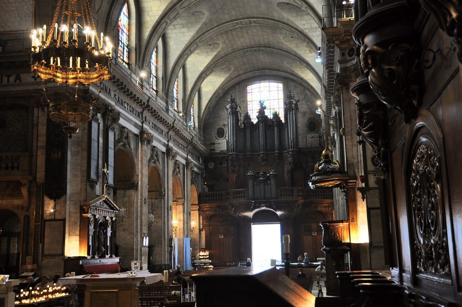 La nef et l'orgue de tribune vus du chœur