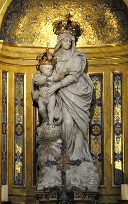 Statue de la Vierge à l'Enfant