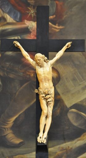 Crucifix en ivoire du XVIIe siècle