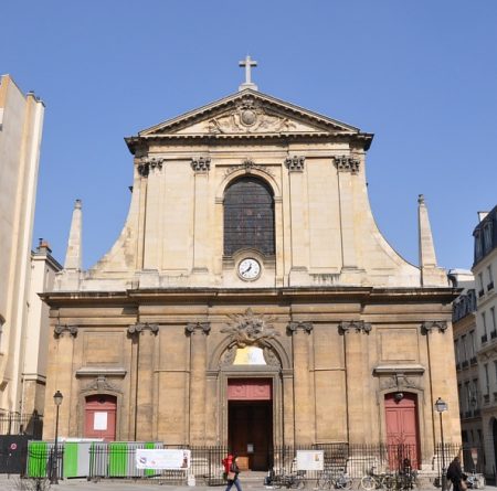 La façade vue depuis la place des Petits-Pères