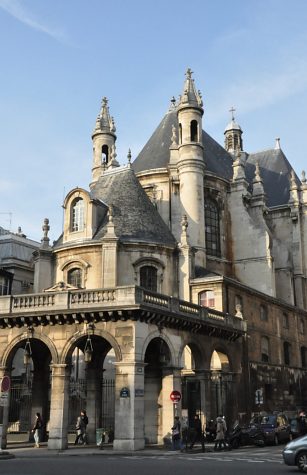 Le chevet de l'Oratoire donne sur la très passante rue de Rivoli