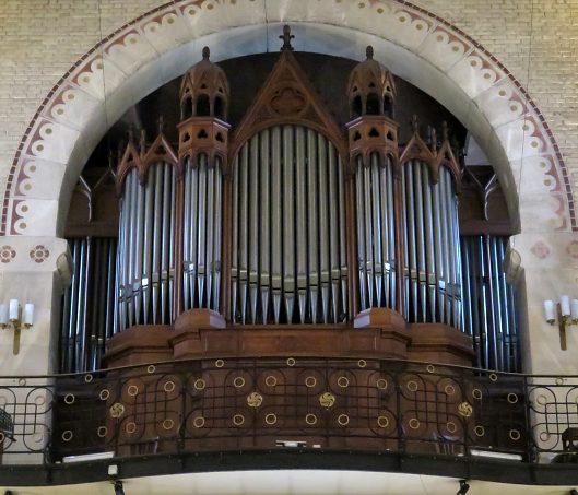 L'orgue de tribune est un Cavaillé Coll de 1884
