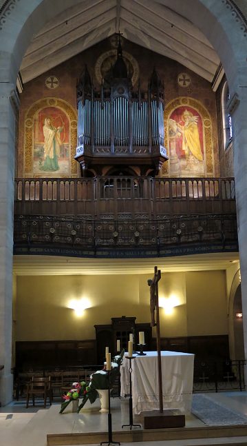 Le chœur, l'orgue de chœur (Merklin) et les peintures de Georges–Victor Claude