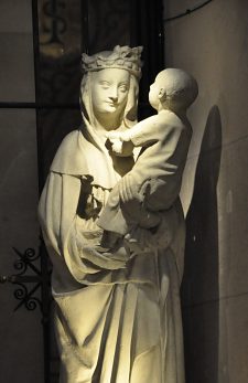 Statue de la Vierge  l'Enfant