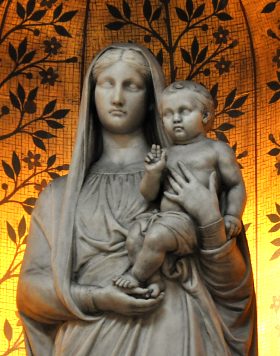 Statue de la Vierge à l'Enfant dans la chapelle de la Vierge