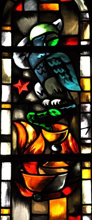 L'aigle de Jean dans le vitrail de Saint Jean l'Évangéliste
