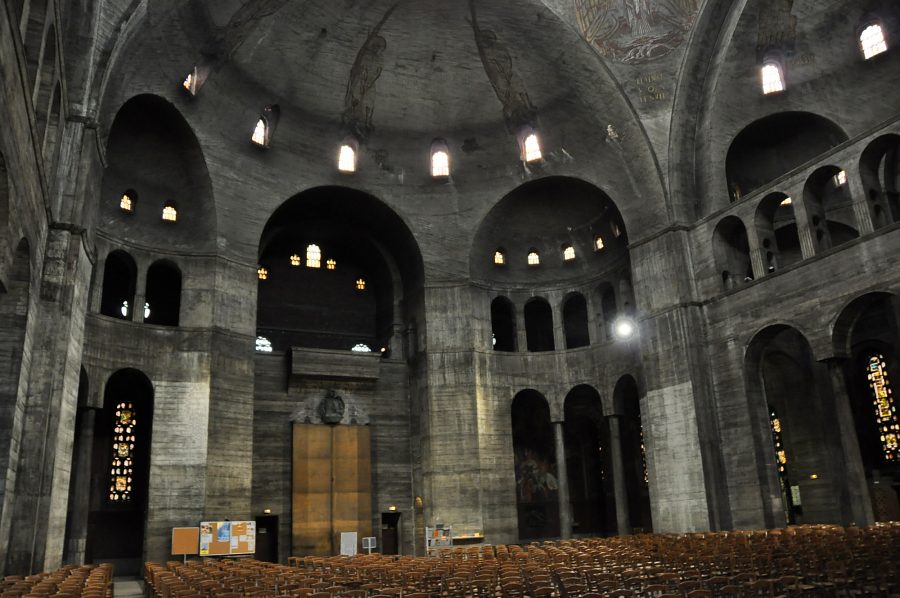 La façade de l'église vue du chœur