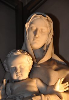 Statue de la Vierge à l'Enfant