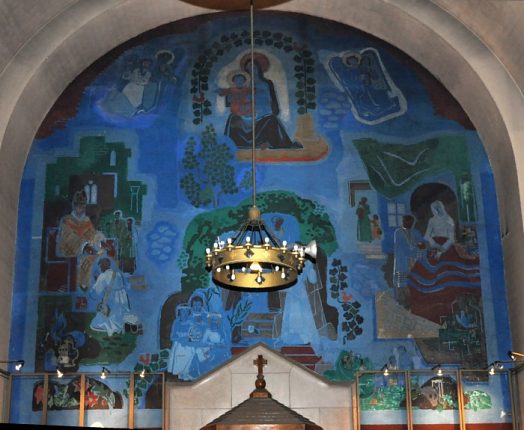 Peinture murale sur la façade du transept gauche
