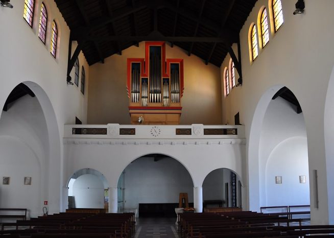 La nef et l'orgue de tribune