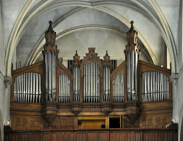 L'orgue de tribune est dû au facteur Abbey (vers 1900)
