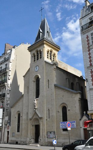 Vue d'ensemble de l'église Saint–François–de–Sales dans le 17e arr.