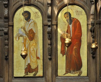 Apôtre et saint dans l'iconostase