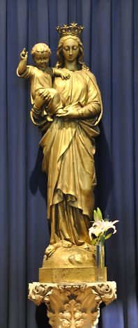 Statue de la Vierge à l'Enfant dans la chapelle axiale