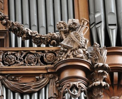 L'orgue de tribune, boiseries