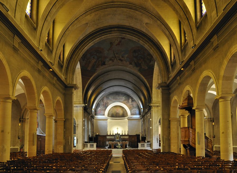 Vue d'ensemble de la nef et du chœur de l'église Saint-Jean-Baptiste-de-Grenelle