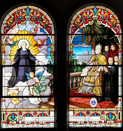 Vitrail de la Canonisation de Jean-Baptiste de La Salle