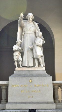 Statue de saint Jean-Baptiste-de-la-Salle