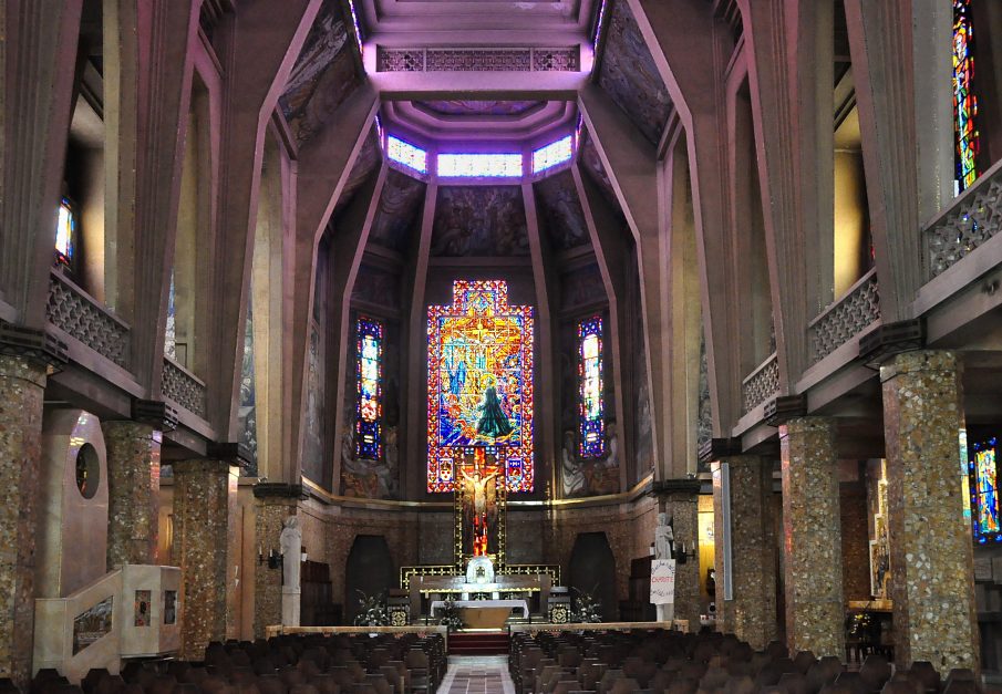 Vue d'ensemble de la nef de l'église Saint-Jean-Bosco