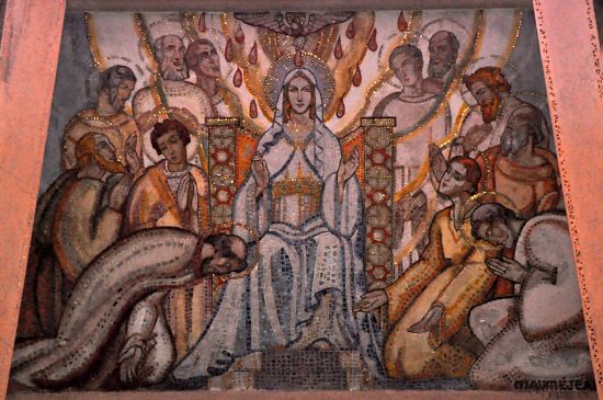 «La Vierge en majesté» par Mauméjean Frères  au centre de l'abside