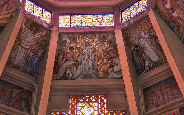 Peintures murales centrales de l'abside rehaussées de mosaïques (Atelier Mauméjean) 