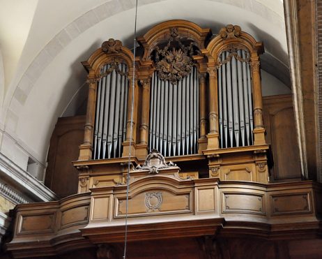 L'orgue de tribune est dû à Henri Didier (1902), restauré  par Beuchet en 1971.