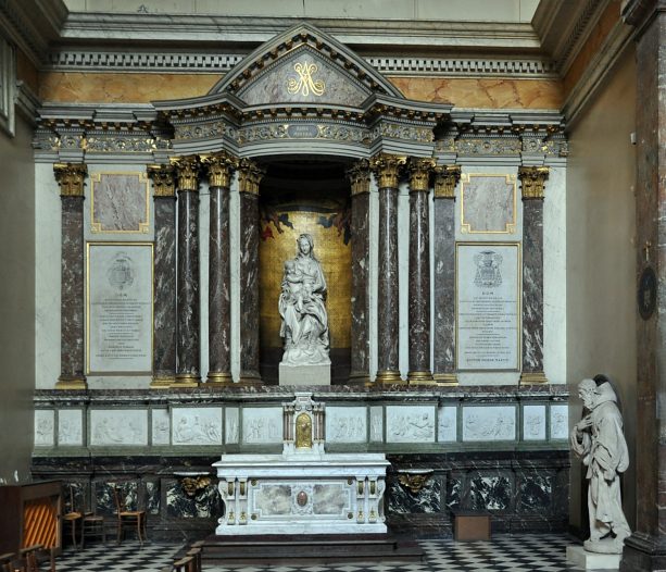 La chapelle de la Vierge dans le croisillon gauche du transept