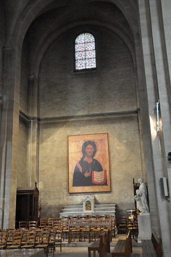 Le transept de l'église (croisillons gauche et droit) est très  dépouillé.