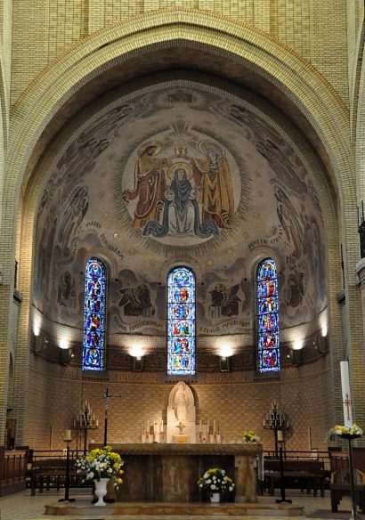 Le maître-autel du chœur et le chapelle de la Vierge