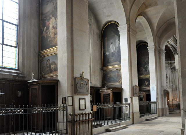 Suite de chapelles latérales nord avec leurs œuvres artistiques (tableaux et boiseries)