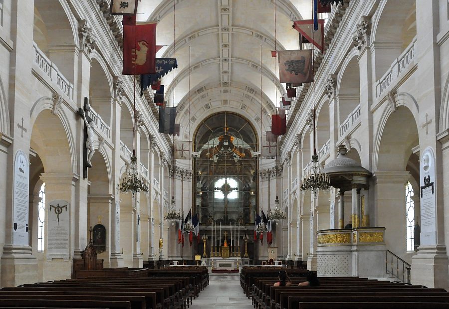 Vue d'ensemble de la nef de l'église Saint-Louis-des-Invalides