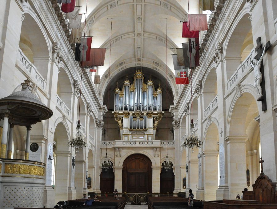 La nef et l'orgue de tribune vus du chœur