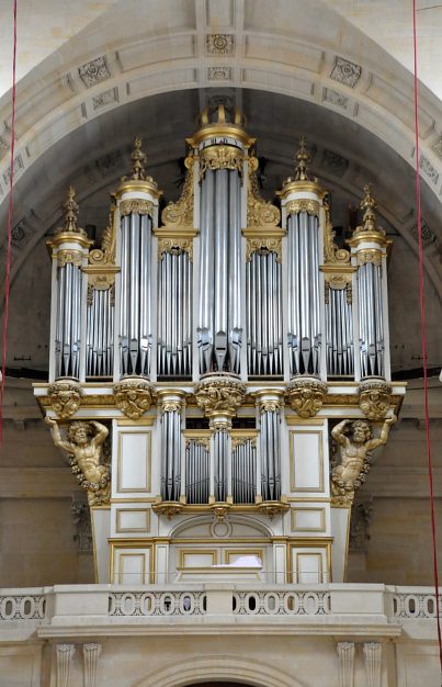 L'orgue de tribune et son remarquable buffet