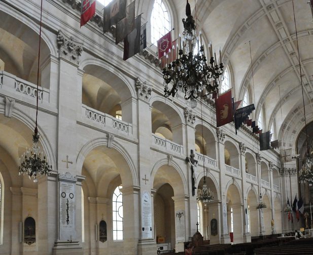 L'élévation gauche avec ses drapeaux pris à l'ennemi